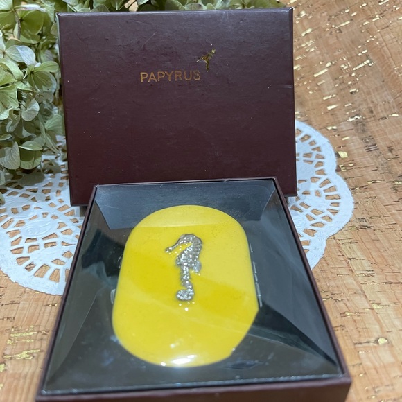 Compact mirror by Papyrus - Picture 3 of 8